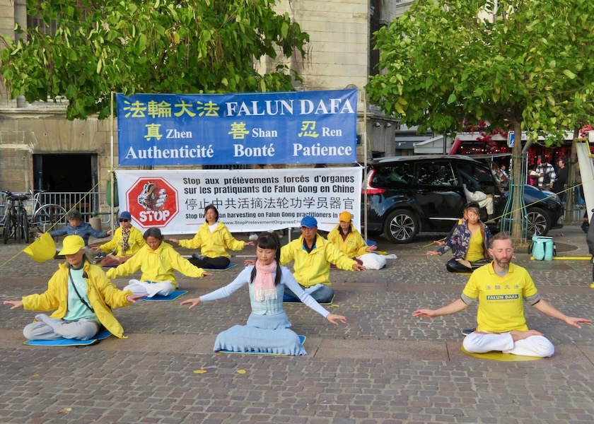 Image for article France: Locals Condemn Chinese Communist Regime at Events to Introduce Falun Dafa