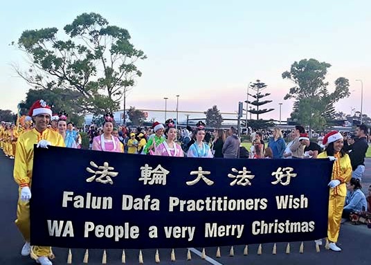 Image for article Banbury, Western Australia: Spectators Praise Falun Dafa at Christmas Parade