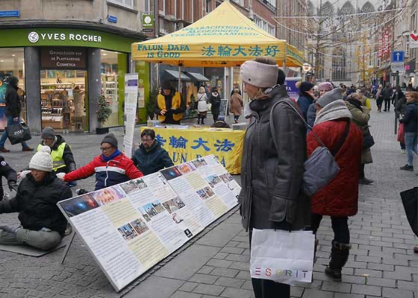 Image for article Belgium: People Praise Falun Dafa’s Principles During Event on International Human Rights Day