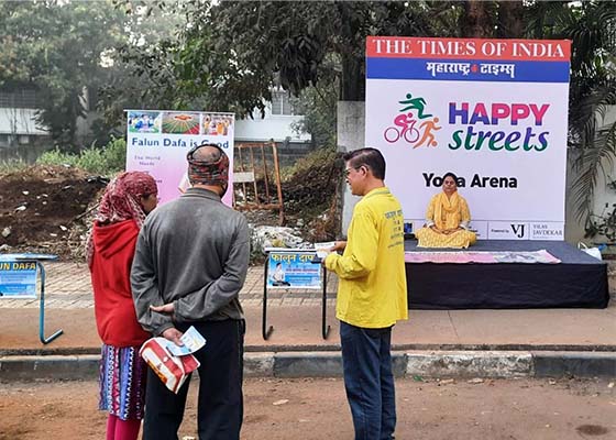 Image for article Pune, India: Introducing Falun Dafa to Local Residents