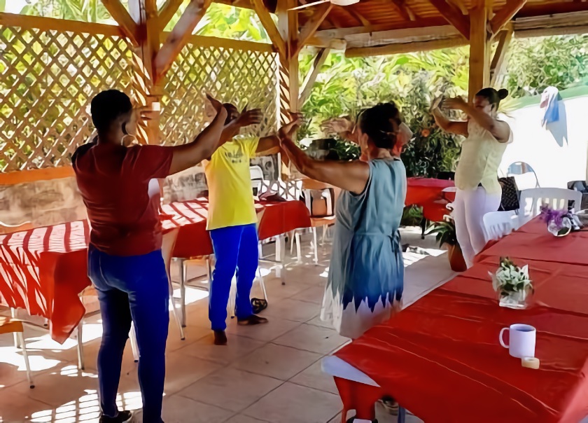 Image for article Guadeloupe, France: Introducing Falun Dafa at Community Centers and on the Beaches