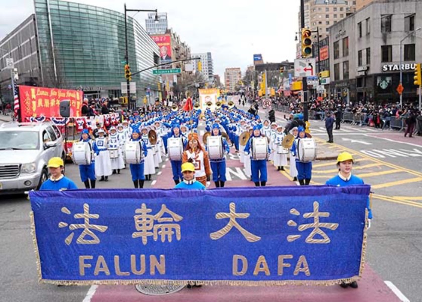 Image for article New Immigrant from China Praises Practitioners During Lunar New Year Parade in Flushing, NY: “Falun Gong Is Saving Humanity”
