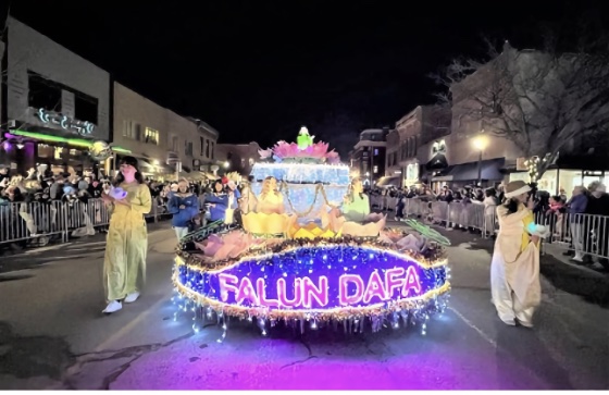 Image for article Falun Dafa Practitioners Participate in the Annual Southwest Colorado Light Parade