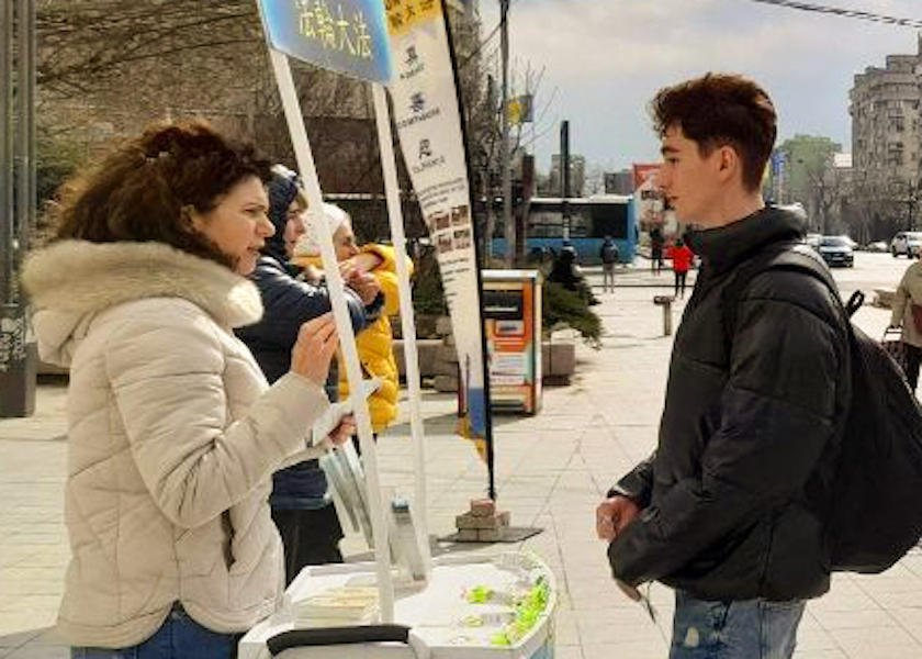 Image for article China Scholar in Romania Impressed by Falun Dafa’s “Amazing Energy”