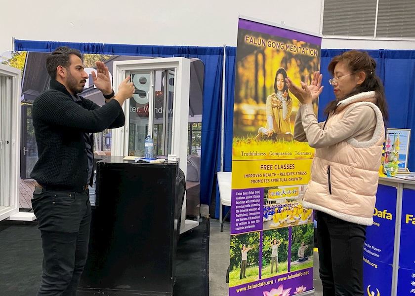 Image for article Toronto, Canada: Expo Attendees Learn about Falun Dafa