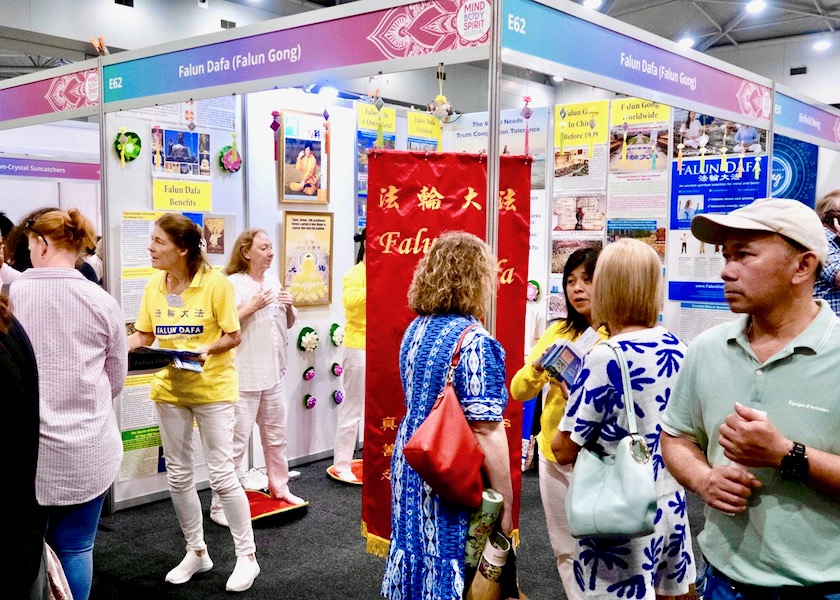 Image for article Brisbane, Australia: Introducing Falun Dafa at the Mind Body Spirit Festival