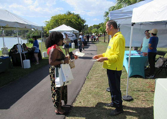 Image for article Miami: Practitioners Introduce Falun Dafa at Asian Cultural Festival