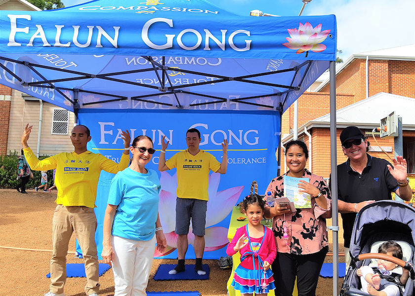 Image for article Kalamunda, Australia: Introducing Falun Dafa at a Community Event