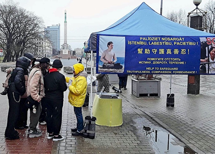 Image for article Latvia: Dafa Practitioners Hold Activities in Riga to Expose the Persecution in China
