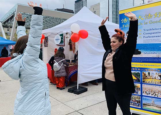 Image for article Canada: Attendees Praise Falun Dafa and the Principles of Truthfulness-Compassion-Forbearance During International Children’s Day in Toronto