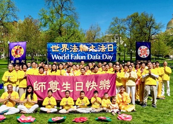Image for article Boston: People Love the Activities Held by Practitioners to Celebrate World Falun Dafa Day