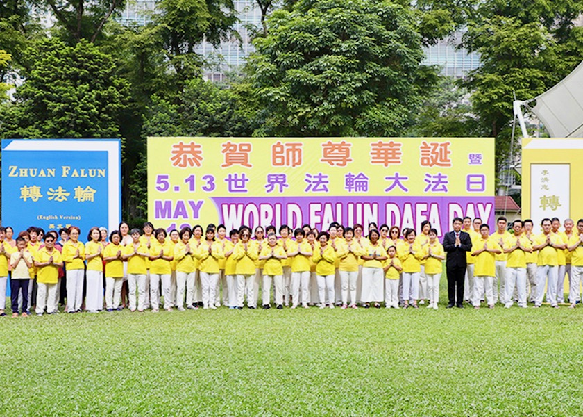 Image for article Singapore: Celebrating World Falun Dafa Day at Hong Lim Park