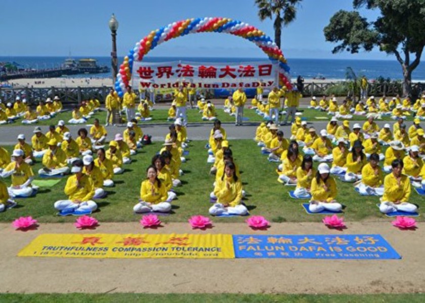 Image for article Los Angeles, U.S.: Falun Dafa Practitioners living in the Los Angeles Area Celebrate World Falun Dafa Day