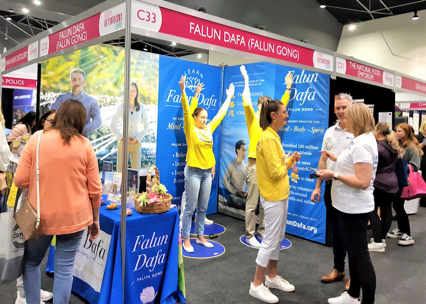 Image for article Perth, Australia: Expo Visitors Impressed by Falun Dafa’s “Stunning Energy”