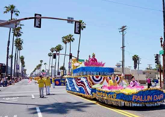 Image for article Southern California: Falun Dafa Contingent Impresses in Oceanside Independence Parade