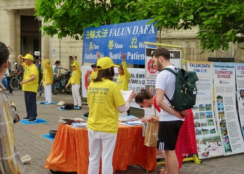 Image for article Paris, France: Activities Raise Awareness of the Persecution of Falun Gong