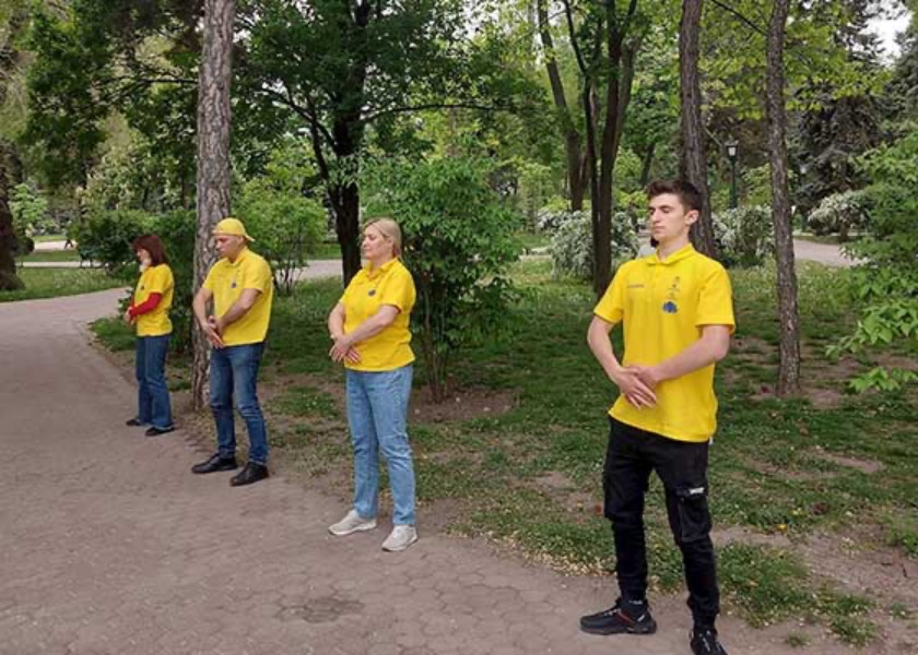 Image for article Chisinau, Moldova: Celebrating World Falun Dafa Day at the Nation’s Capital