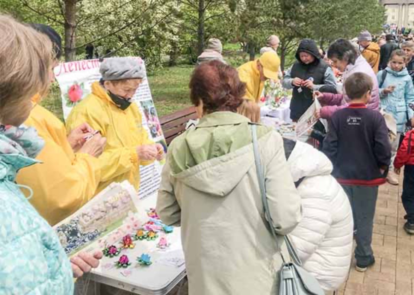 Image for article Angarsk, Russia: Falun Dafa Practitioners Introduce the Practice at Angarsk City Day Event
