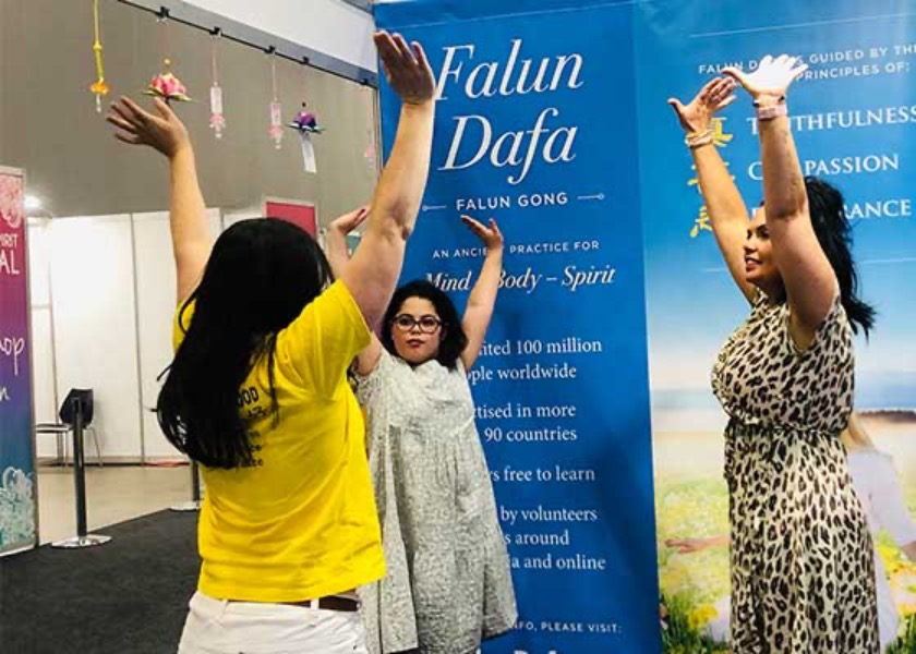 Image for article Melbourne, Australia: Promoting Falun Gong at Mind Body Spirit Festival