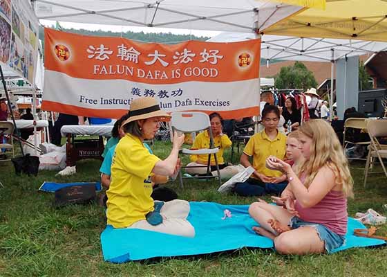 Image for article New York: Upstate Residents Learn Falun Gong at Independence Day Celebration