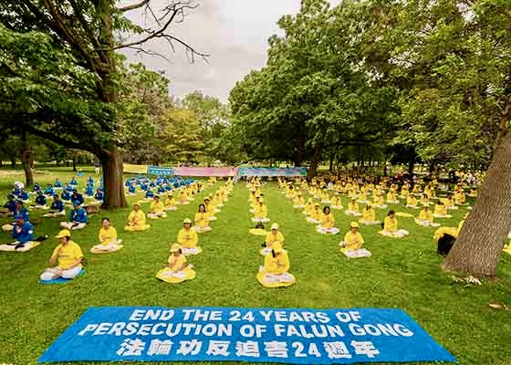 Image for article Toronto, Canada: Protesting the 24-Year-Long Persecution of Falun Dafa