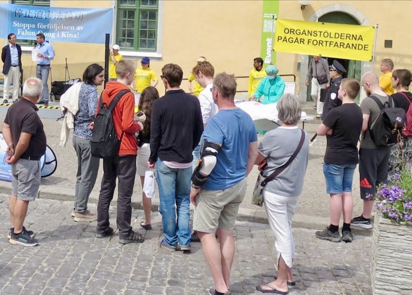 Image for article Gotland, Sweden: Introducing Falun Dafa and Raising Awareness of the Persecution During Almedalen Week