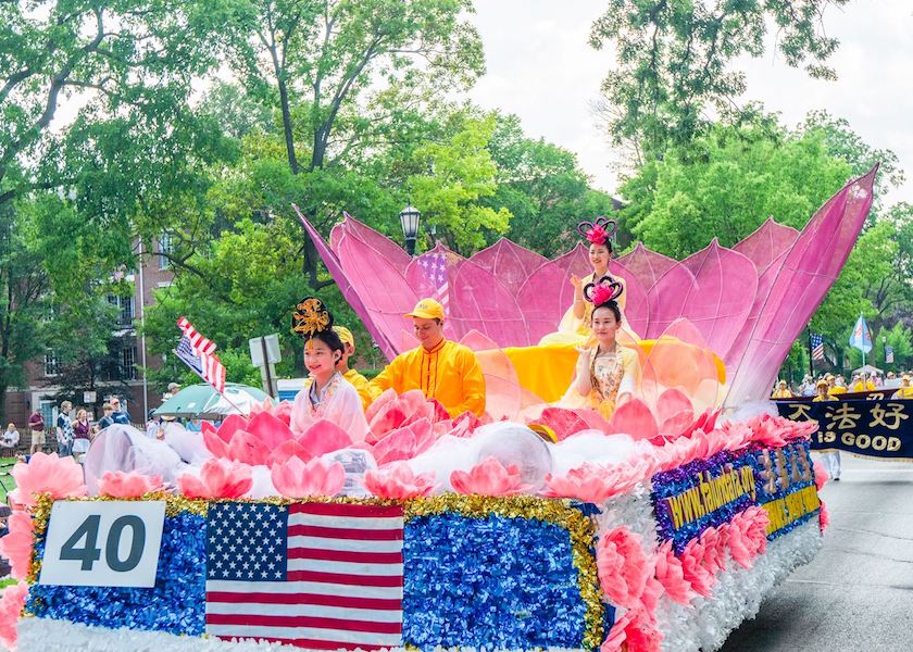 Image for article Illinois, US: Falun Dafa Group Takes Part in Evanston’s 100th Annual Independence Day Parade
