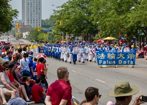 Image for article Canada: Falun Dafa Well-received in Canada Day Parade in Mississauga