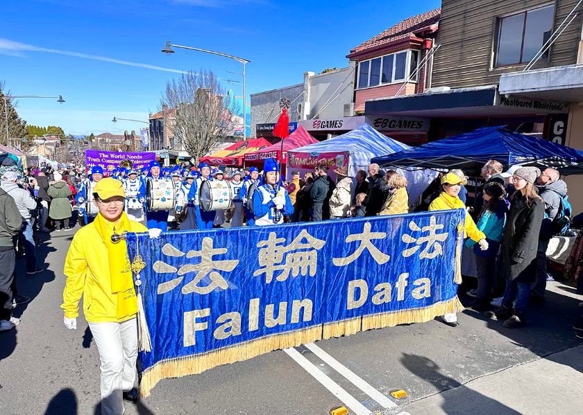 Image for article Katoomba, Australia: Falun Dafa Practitioners’ Energy Appreciated at Winter Magic Festival