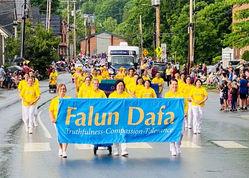 Image for article Vermont, U.S.: Falun Dafa Warmly Received During Independence Day Parade