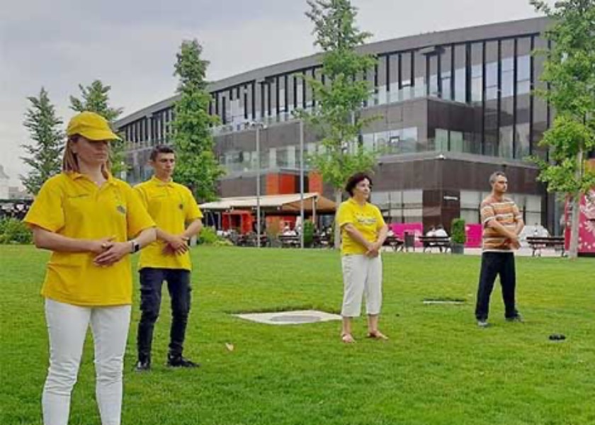 Image for article Romanians See a Return to Tradition in Falun Dafa’s Principles of Truthfulness-Compassion-Forbearance