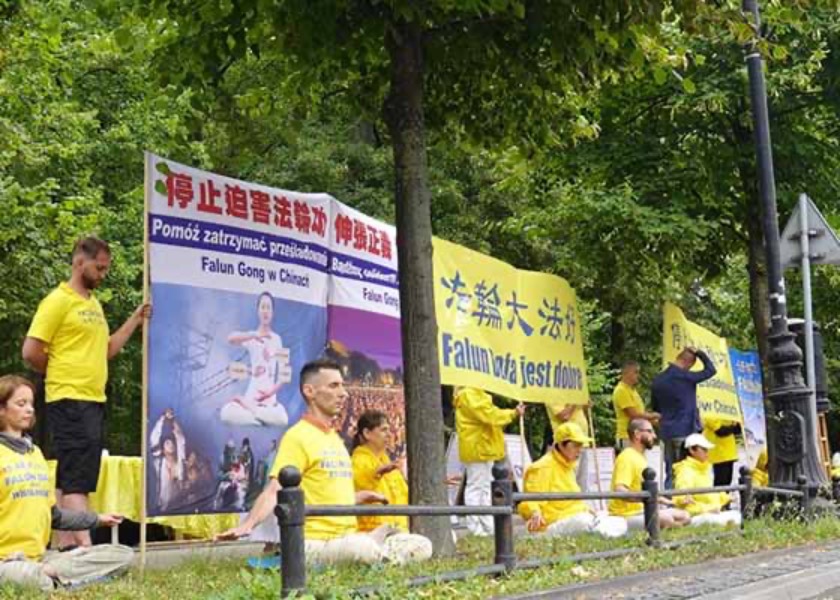 Image for article Poland: Rally in Front of Prime Minister’s Office Condemns the Chinese Communist Regime’s 24-Year-Long Persecution