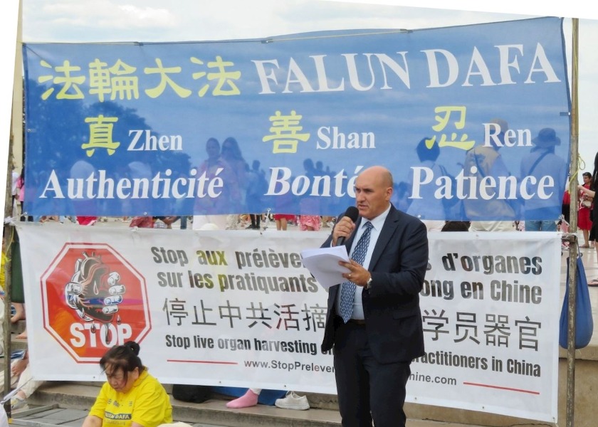 Image for article Paris: Rally Marking the 24 Years of Efforts to End the Persecution of Falun Gong Draws Public Support