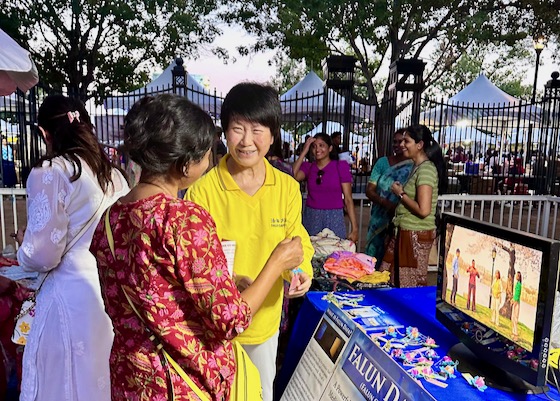 Image for article Texas: Introducing Falun Dafa During an Indian Independence Day Celebration