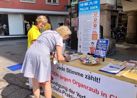 Image for article Sankt Pölten, Austria: Falun Dafa Practitioners Well-Received in Two Cities