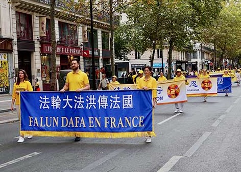 Image for article People in Paris Recognize That Falun Dafa Benefits the World