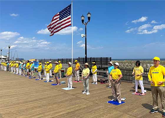 Image for article New Jersey: Introducing Falun Dafa at the Jersey Shore