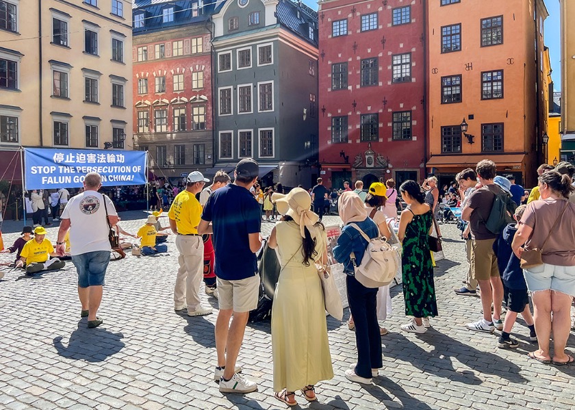 Image for article Sweden: Introducing Falun Dafa Outside the Nobel Prize Museum