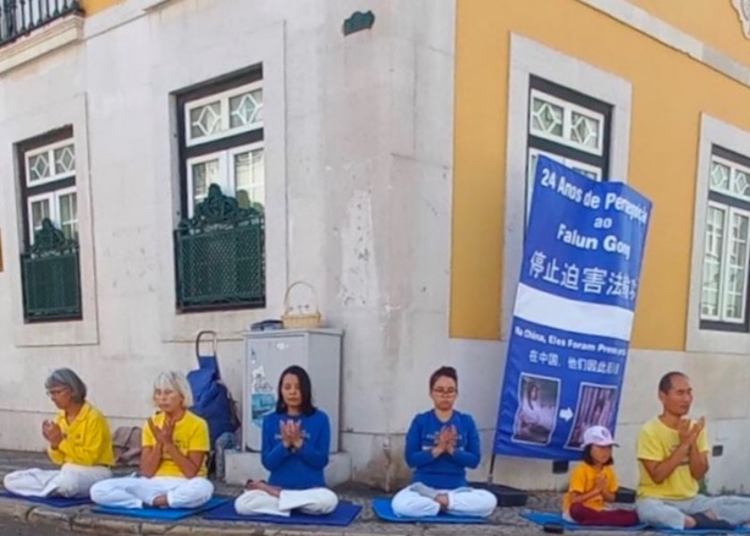 Image for article Portugal: Practitioners Protest in front of Chinese Consulate on July 20