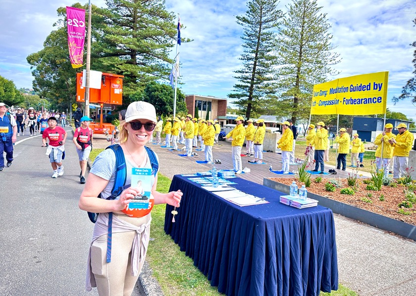 Image for article Sydney, Australia: Introducing Falun Gong at the City2Surf Fun Run Event