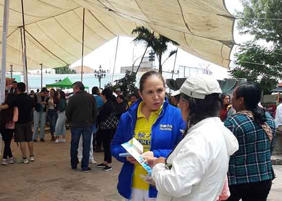Image for article San Agustín Tlaxco, Mexico: People Love Falun Dafa at Fair