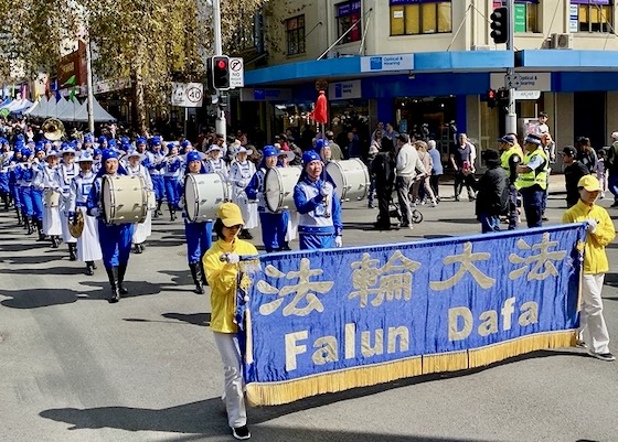 Image for article Sydney, Australia: Introducing Falun Gong at the Willoughby Street Fair