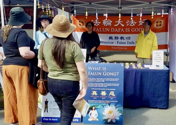 Image for article Australia: Locals Express Their Support for Falun Dafa During the Springwood Spring Festival