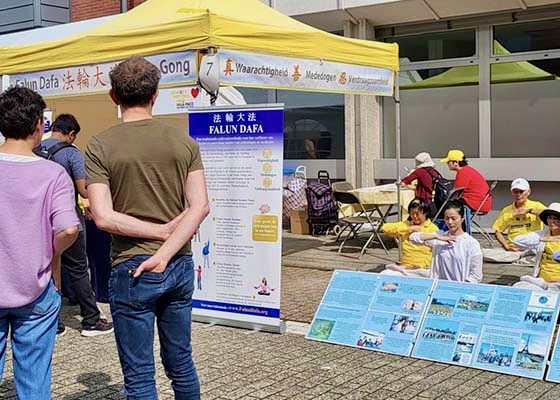 Image for article Belgium: Falun Dafa Well-Received During Peace Festivities