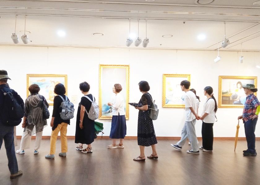 Image for article South Korea: Art Exhibition Brings the Beauty of Falun Dafa to Busan