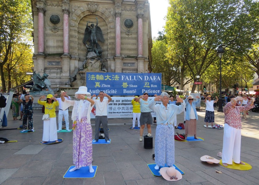 Image for article Paris, France: Weekly Activities at Place Saint-Michel Expose Brutality of the Persecution in China