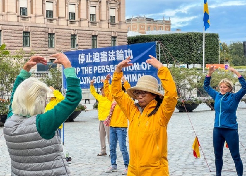 Image for article Sweden: Introducing Falun Dafa During the King’s 50th Anniversary Celebrations