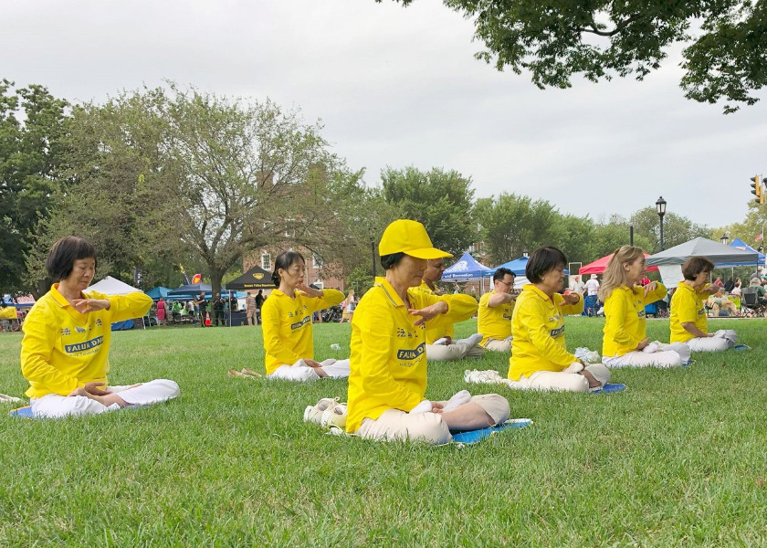 Image for article Introducing Falun Dafa at Newark Community Day at the University of Delaware