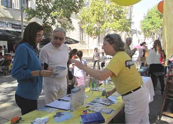 Image for article France: Small Town Residents Learn about Falun Dafa at Health and Environment Fair