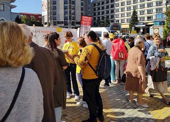 Image for article Romanians in Pitești Condemn the Persecution of Falun Dafa